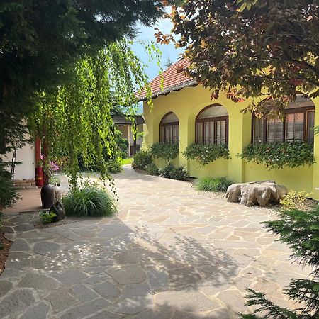 Penzion Primášé Dolni Vestonice Exterior foto